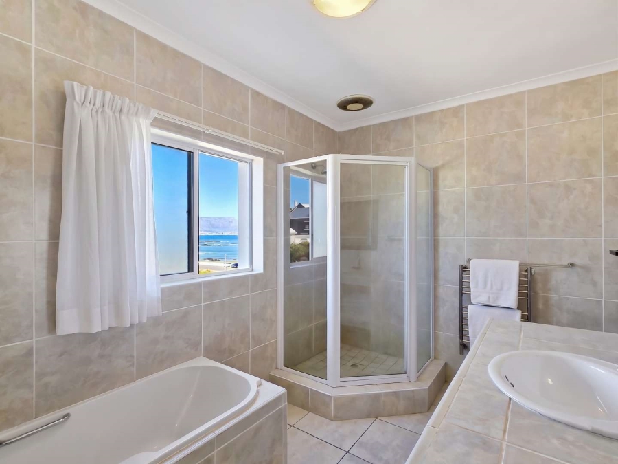 5 Bedroom Property for Sale in Bloubergstrand Western Cape